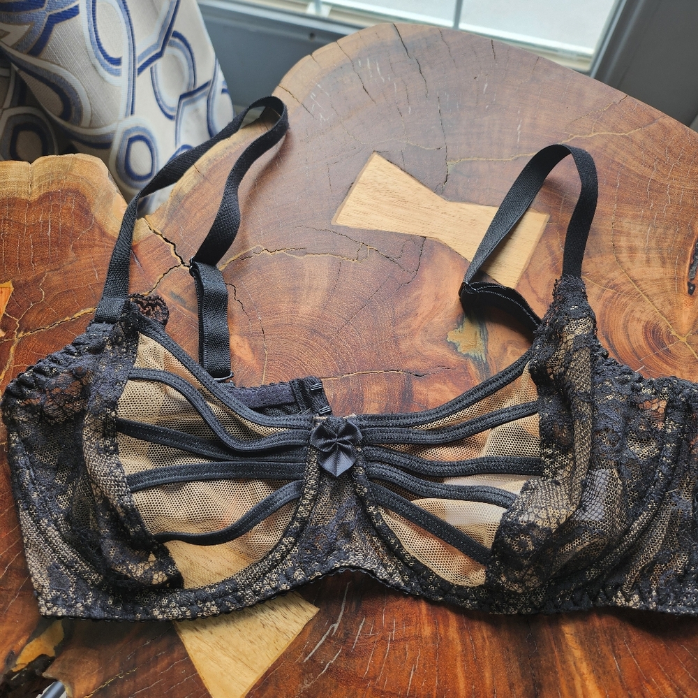 Black and beige bra 32D